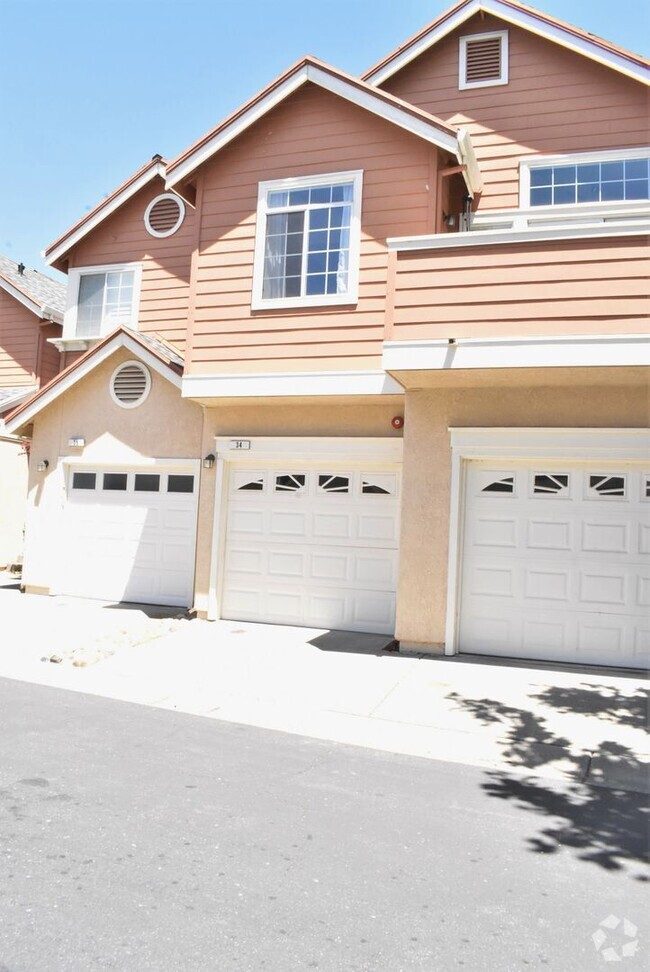 Building Photo - Condo unit close to TAFB and Amtrak train ...