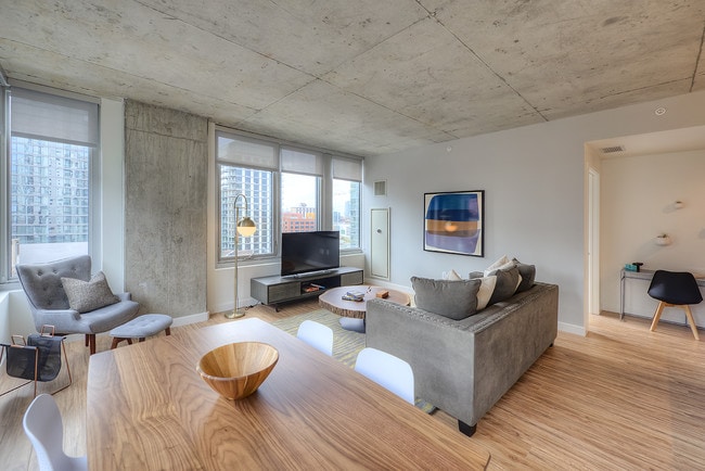 Photo - 150 N Desplaines St