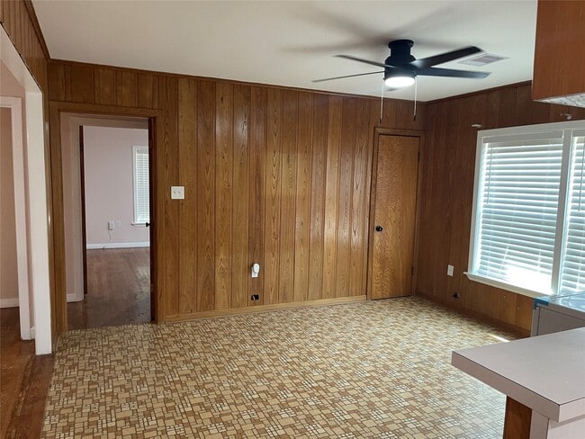 Photo - 21882 Russell Dr