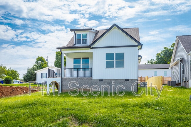 2631 Rogers Dr SE