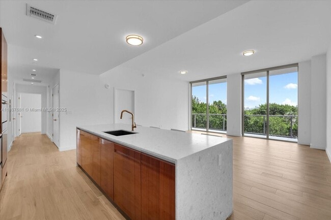 Building Photo - 2678 Tigertail Ave Unit 402 Rental