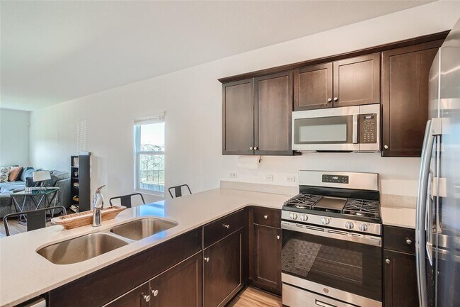 Photo - 7616 Pewter Luster Bnd