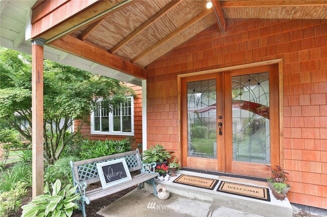 Photo - 4 bd 2.5 bathroom single family home in Bellevue