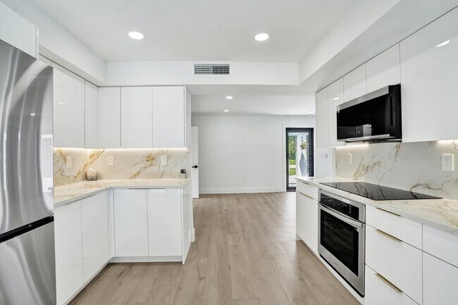 Photo - 840 SW 3rd St