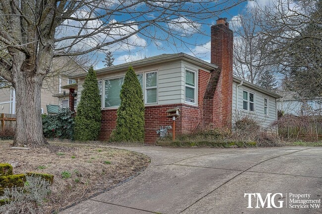 Building Photo - LouderbackPowell Unit B