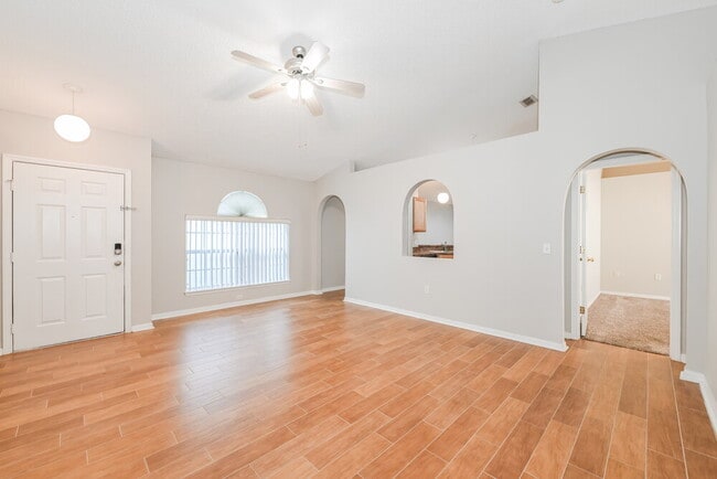 8448 Oak Crossing Dr W
