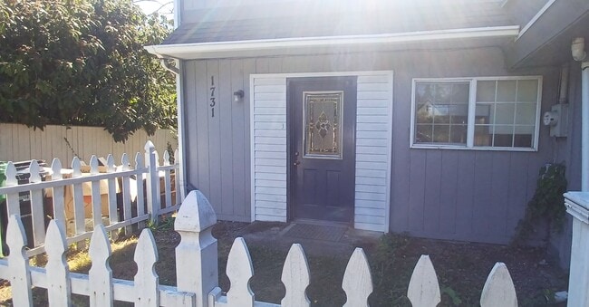 Building Photo - 1731 NE Northgate Way