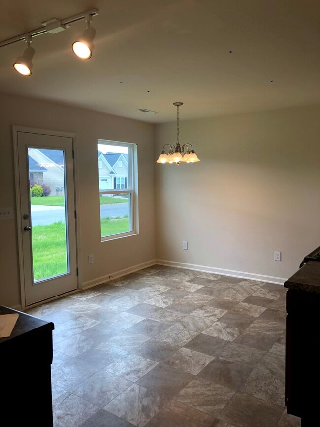 Photo - 1704 Overcreek Cir