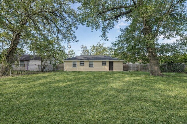 Photo - 9310 Forest View St