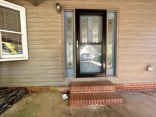 Photo - 516 Lorna St