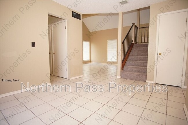 Photo - 637 Woodcrest Ln