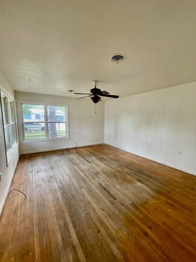 Photo - 1512 Bryan Ave