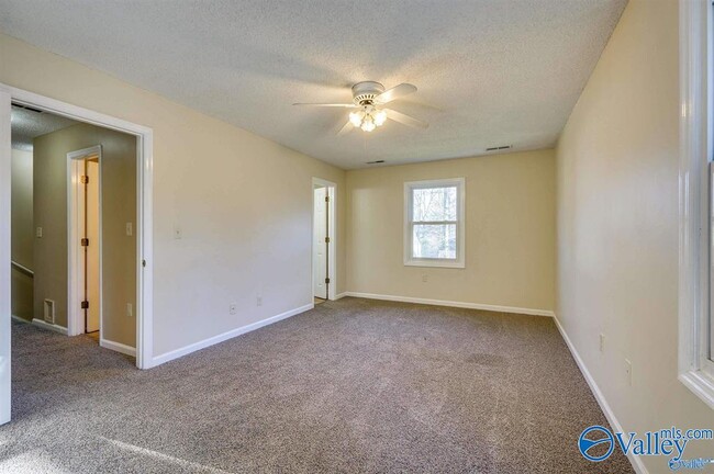 Photo - 124 Suffolk Dr