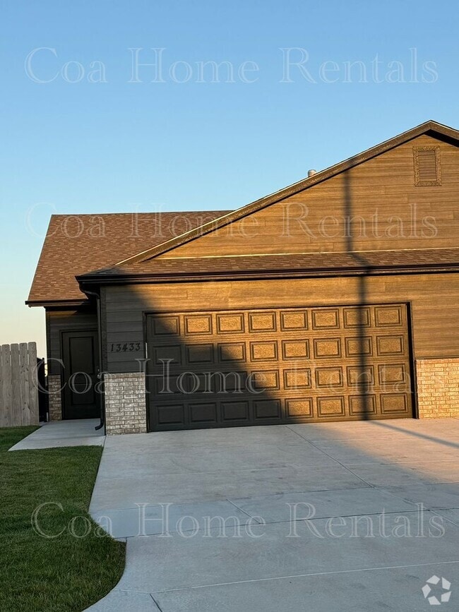 Building Photo - New Construction west side town home