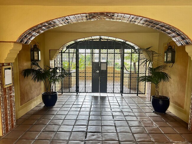 1615 Laurel Ave Unidad 203