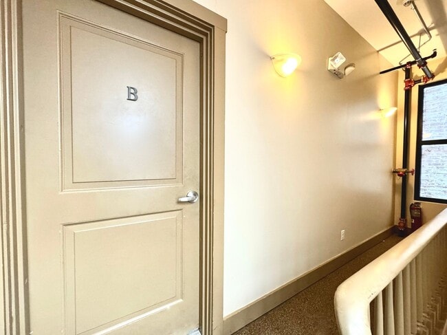 Photo - 641 Walnut St Unidad B