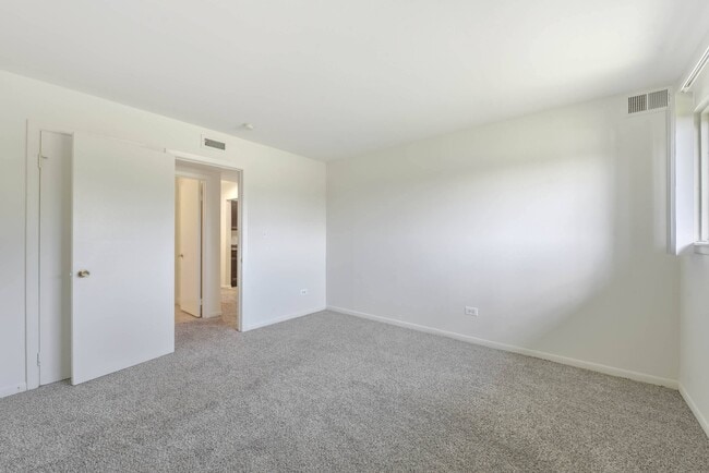 Acclaim at Hinsdale Lake