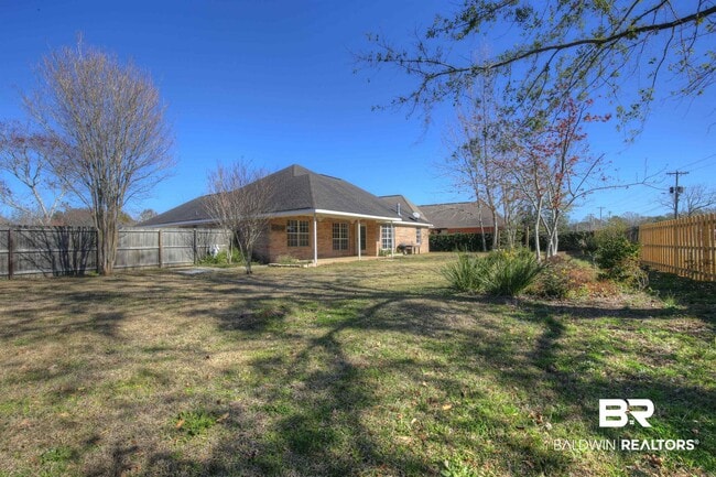 Photo - 200 Hawthorne Cir
