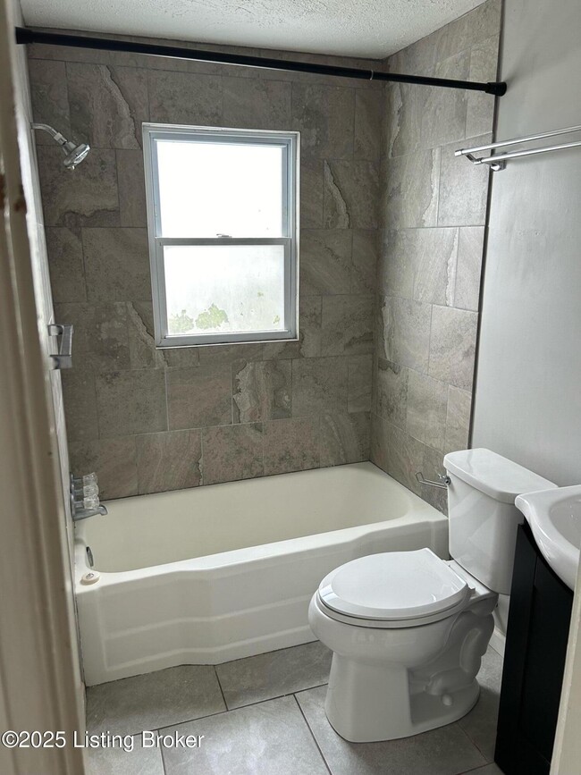 Photo - 919 E Oak St