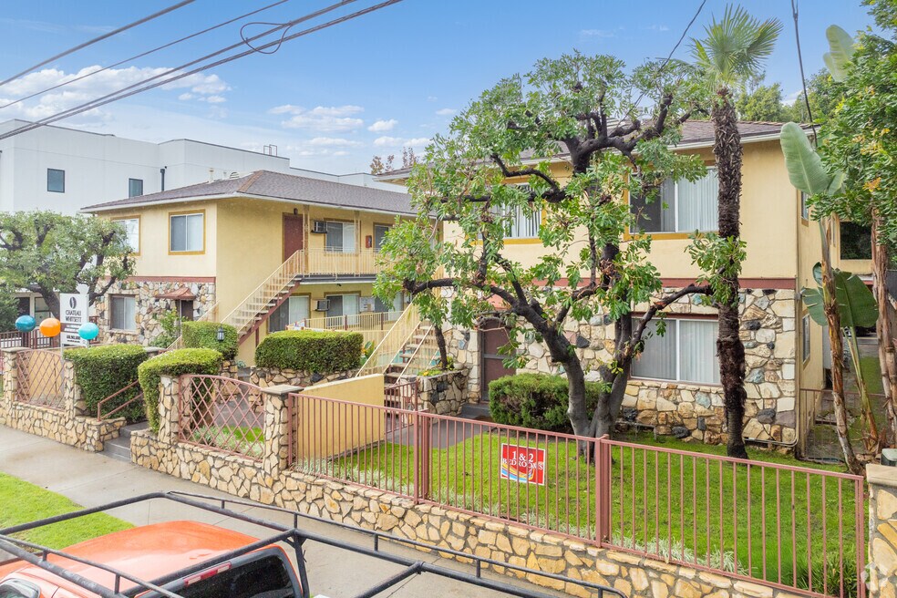Chateau Whitsett Apartments