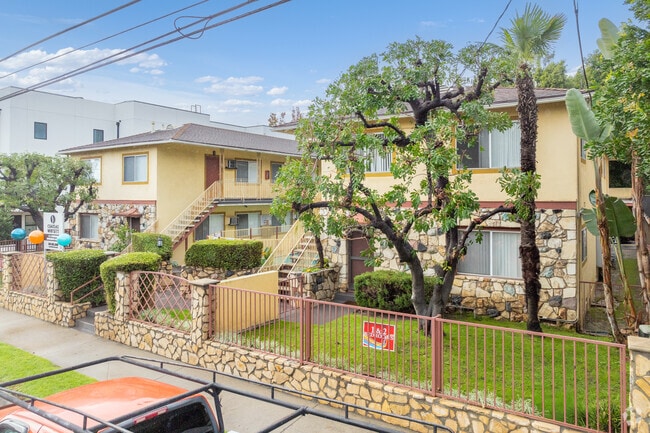 Chateau Whitsett Apartments