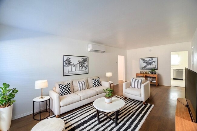 Photo - 10919 Camarillo St Unidad 10919