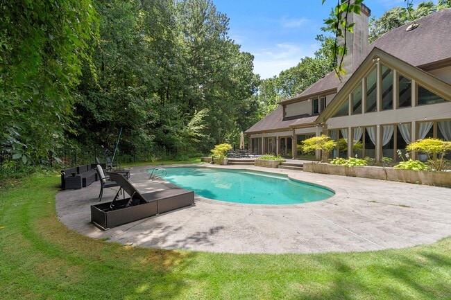 Photo - 5785 Northside Dr