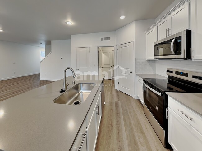 Photo - 4952 85th Dr NE