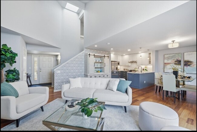 Photo - 2020 Centennial Dr