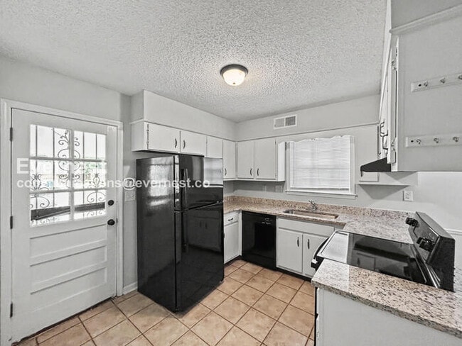 Photo - 760 Hackberry Dr