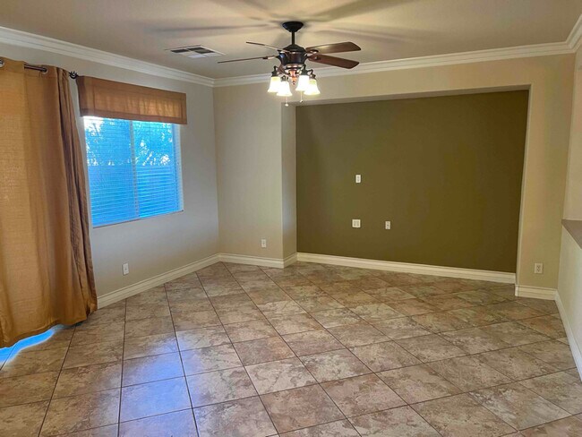 Photo - 205 Valare St