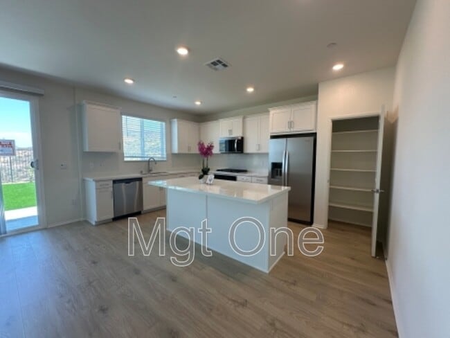 Photo - 26170 Gentry Ave