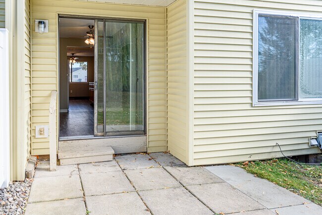 Willow Pond Apartments & Townhouses