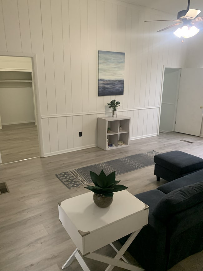 Sala de estar - 140 N Canal St