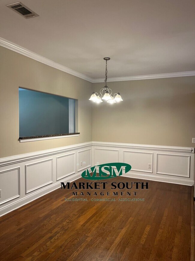 **APPLICATION PENDING!**Upgraded Duplex in... House House Rental in