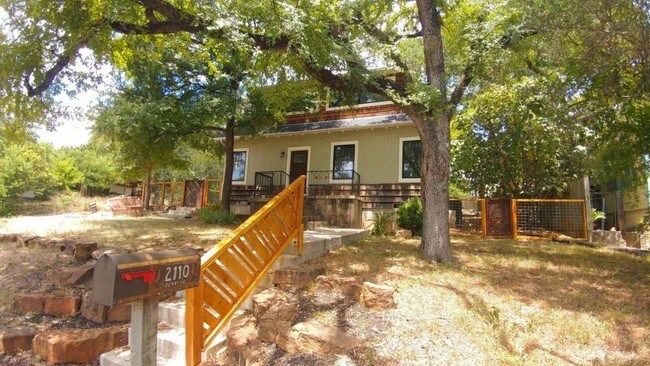 Photo - 2110 De Verne St