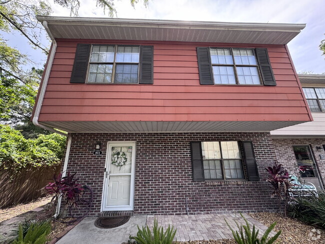 Building Photo - Modern Townhome in Central Orange Park – Q...
