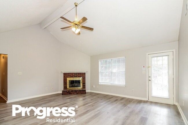 Photo - 5715 Riverhead Ave