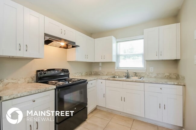 Photo - 8006 Lynette St