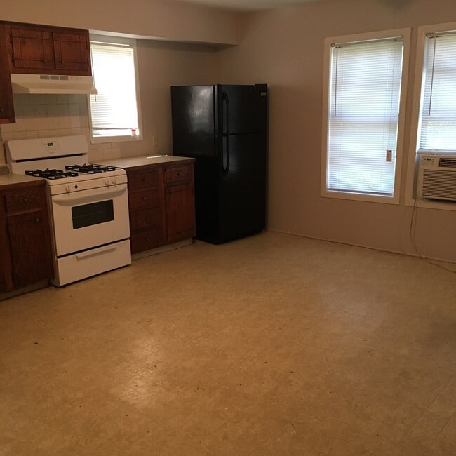 Photo - **  CLOSE TO THE U OF A **