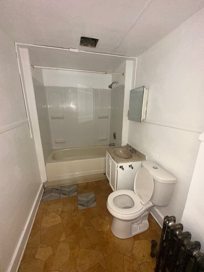 12 Lincoln Ave Unit 2nd Floor Left
