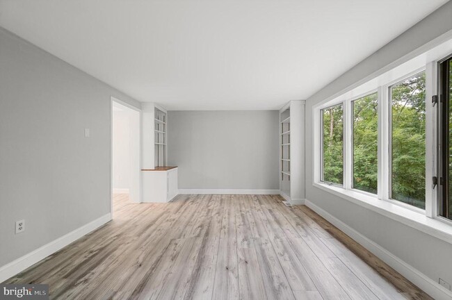 Photo - 813 Leeds Manor Ln