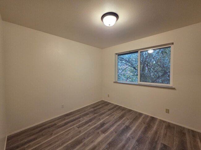 Photo - 00136/00137 Unit 00136