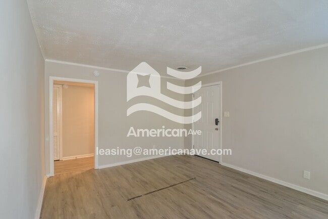 Photo - 211 Bradley Dr