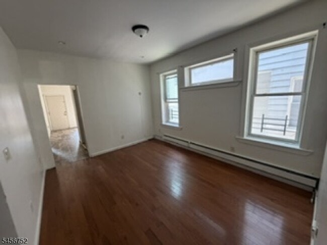 Photo - 192 Avenue B