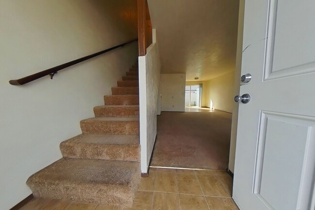 Photo - 2 Bed Townhouse Near Downtown with Assigned Parking Unidad 2563 SW Pickford #B