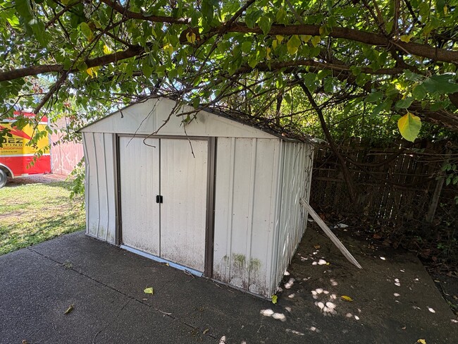 2007 Monroe Ave Unit B