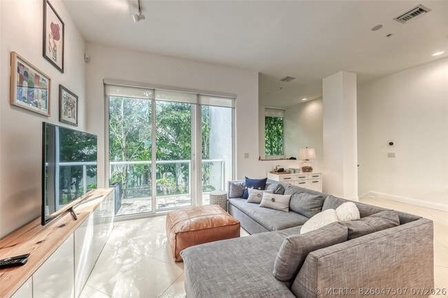 727 NE 4th Ave