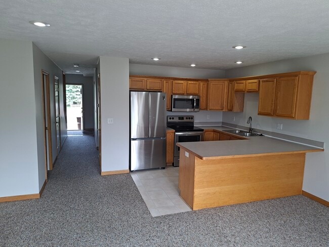 447 W South St