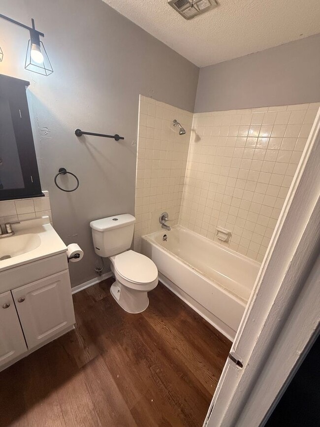 Photo - 1301 W 14th St Unit 1301 W 14th St - 2